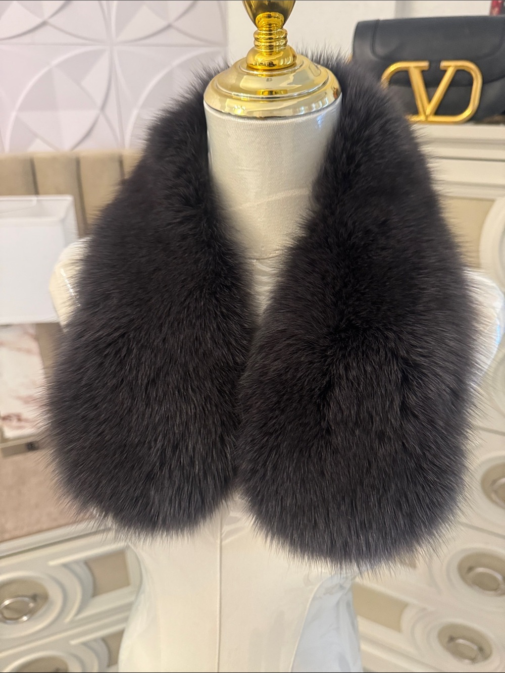 Saga fox fur collar clip on